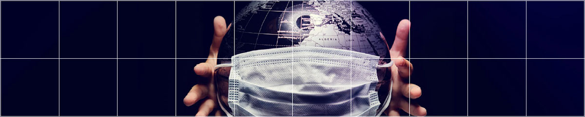 Mains tenant un masque sur un globe terrestre