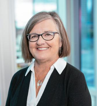 Ellen&nbsp;Barry, administratrice