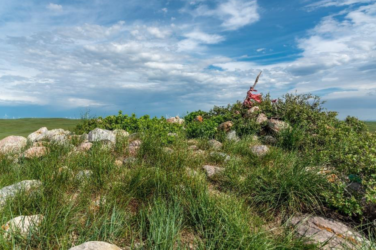 Figure&nbsp;1 &ndash; Sundial Hill Medicine Wheel in south eastern Alberta. This religious site was constructed by Indigenous people of the Plains.