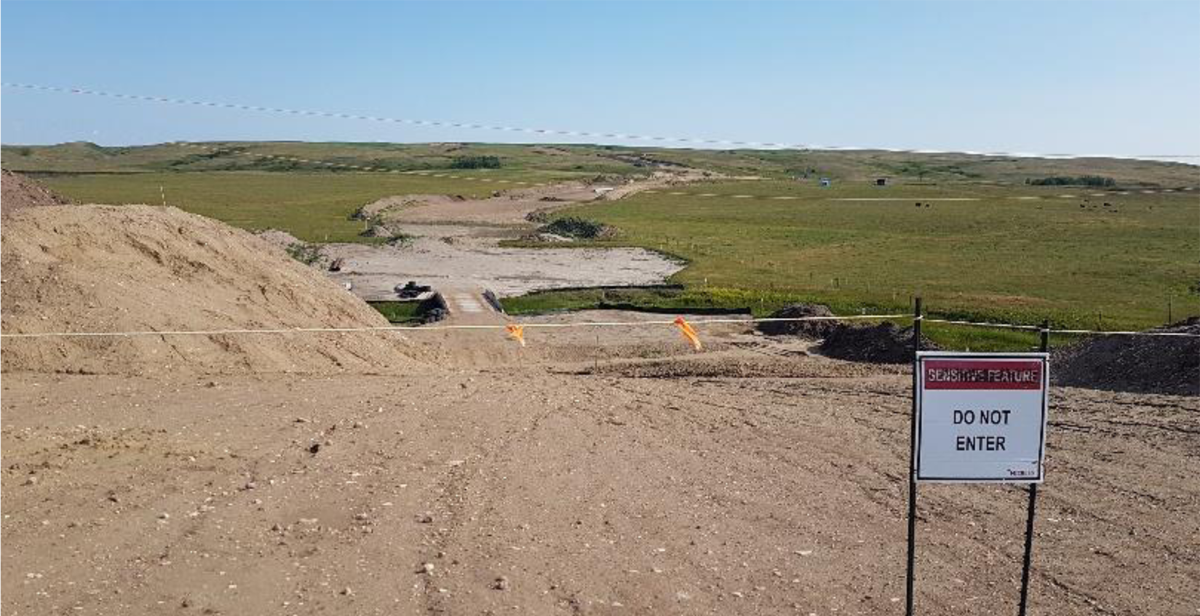 Figure&nbsp;5 &ndash; Excavation site crossing a waterway in the Oyen area of southeastern Alberta